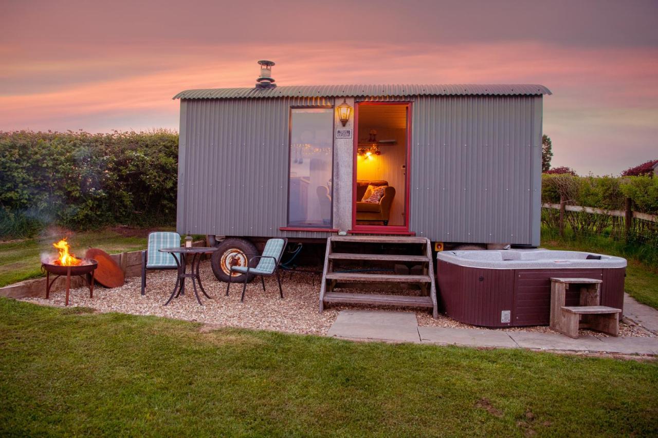 The Big Cwtch Shepherd'S Hut Kidwelly Exterior foto